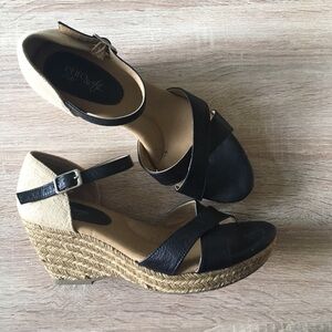 Sofft Black and Tan Wedge Sandals